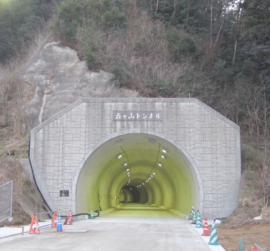 五ヶ山トンネル照明設備設置工事